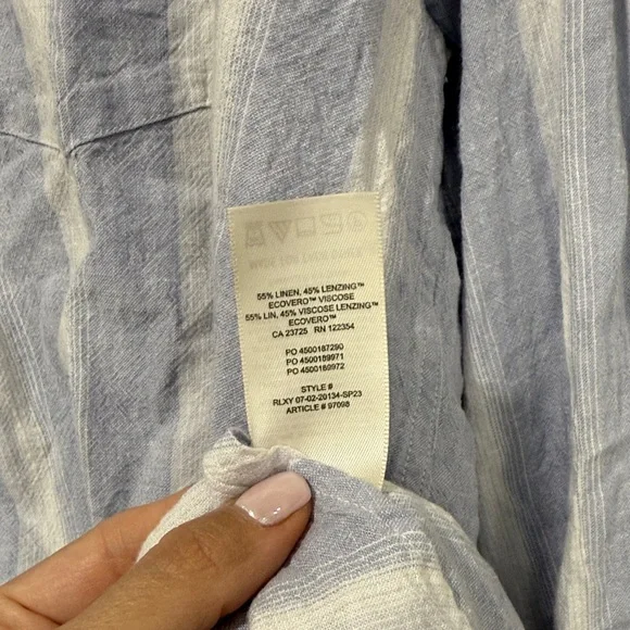 Aritzia - Wilfred Free striped relaxed linen blend button front shirt - Picture 8 of 9